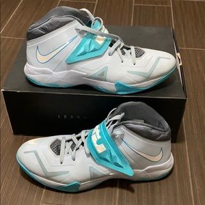 🏀Nike LeBron Zoom Soldier 7 Sz13 Basketball Shoe